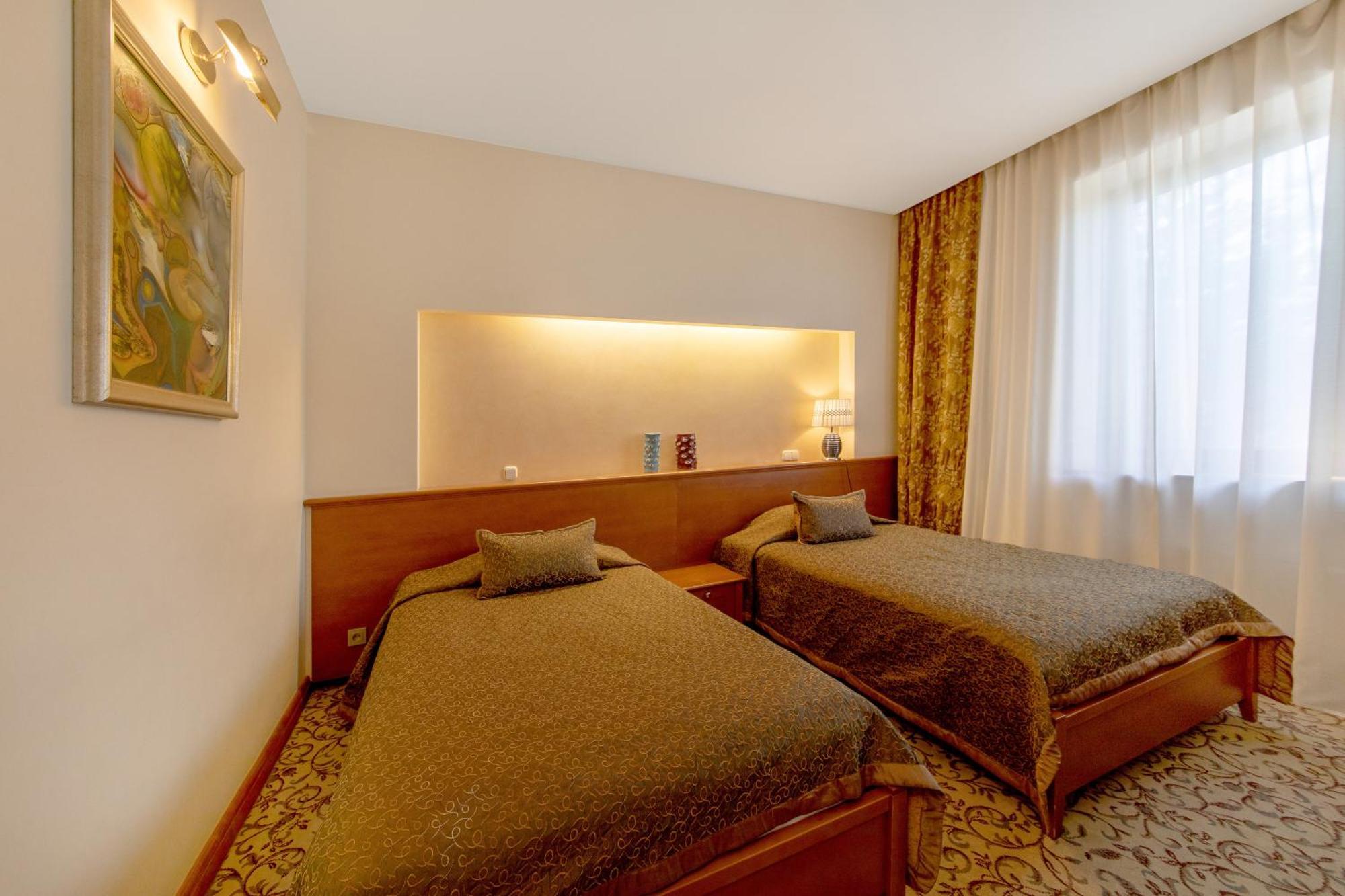Pazaislis Park Hotel Kaunas Buitenkant foto
