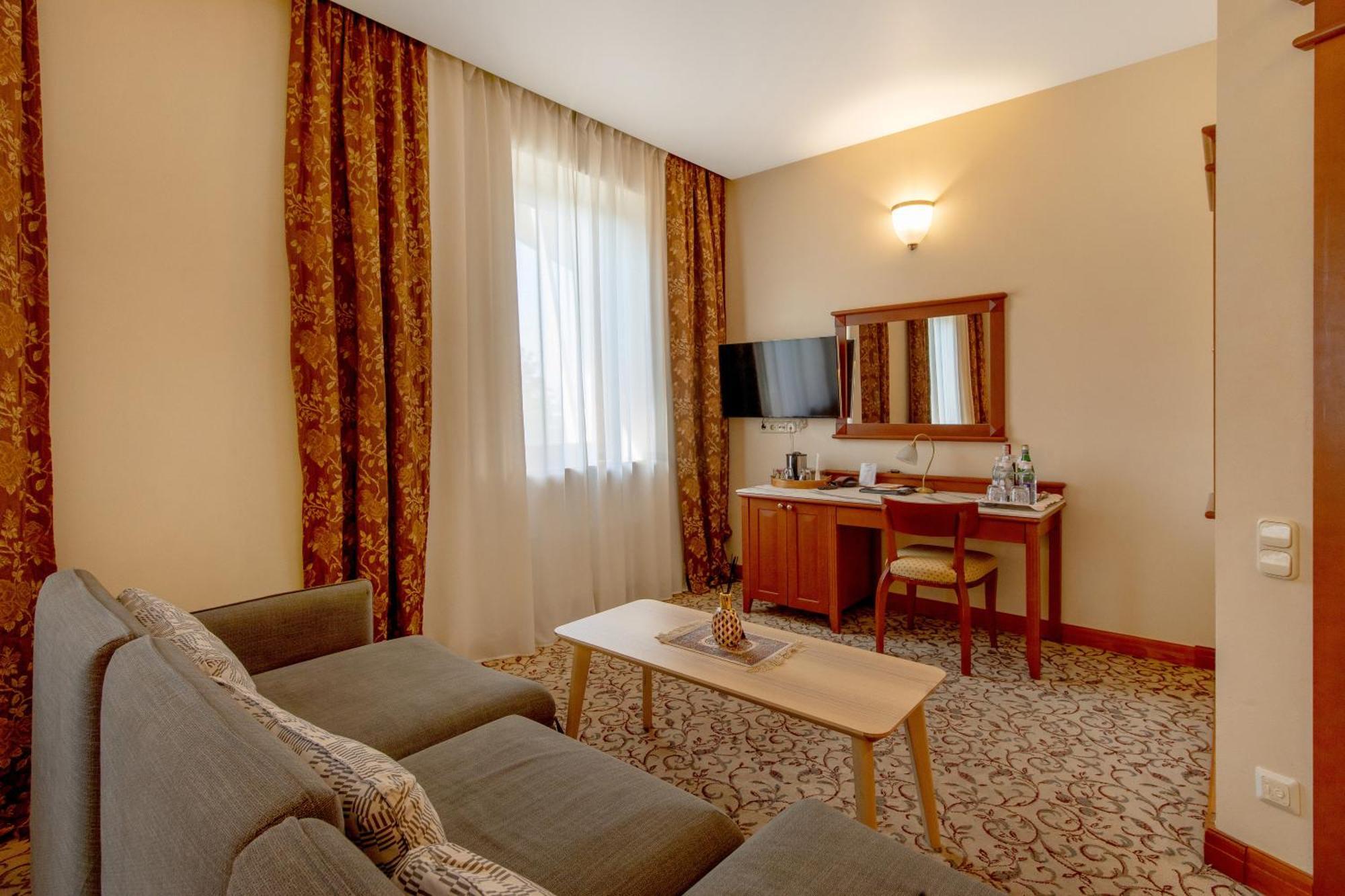 Pazaislis Park Hotel Kaunas Buitenkant foto