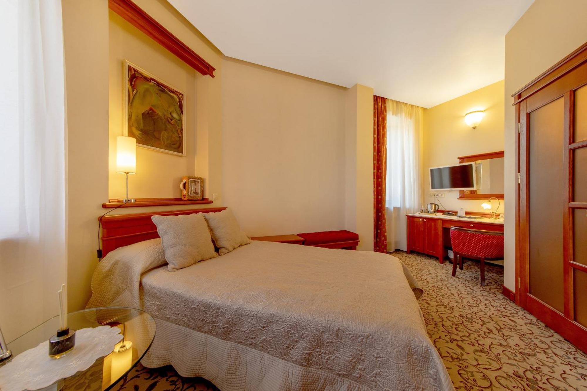 Pazaislis Park Hotel Kaunas Buitenkant foto