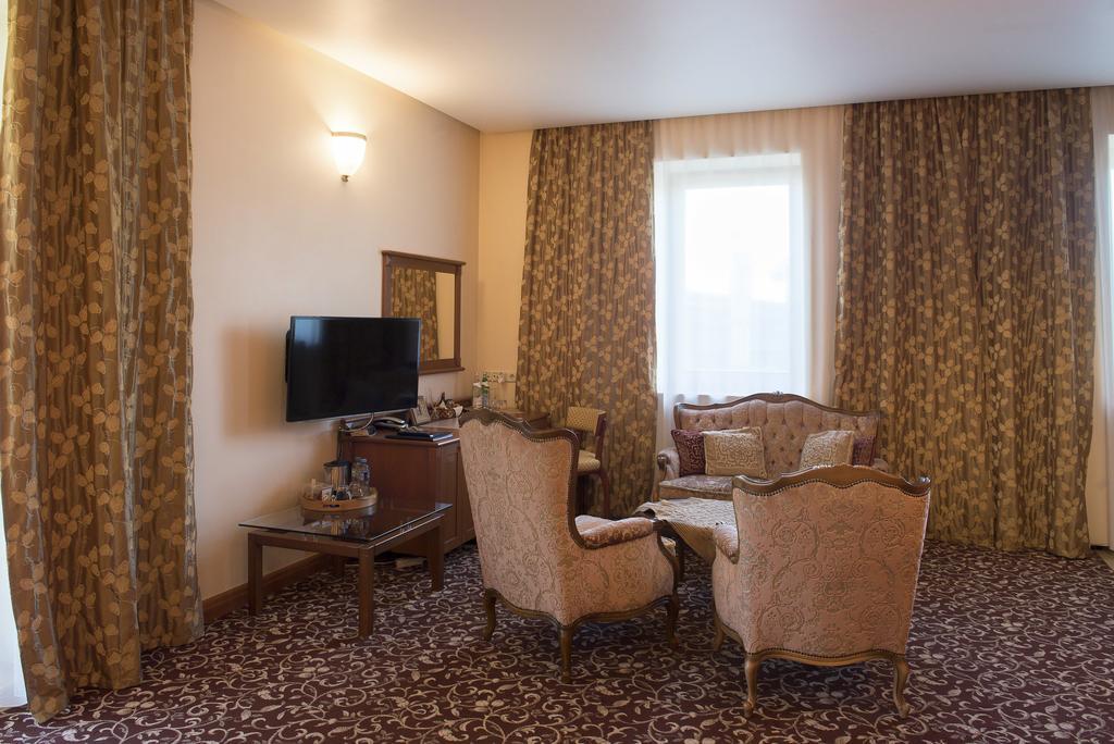 Pazaislis Park Hotel Kaunas Buitenkant foto