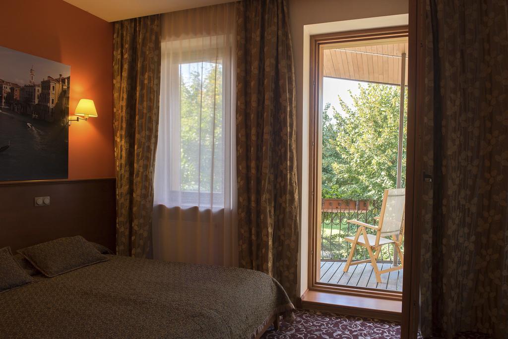 Pazaislis Park Hotel Kaunas Buitenkant foto