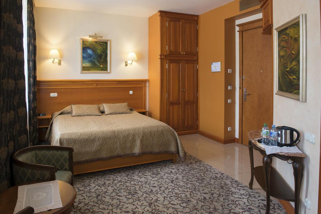 Pazaislis Park Hotel Kaunas Buitenkant foto