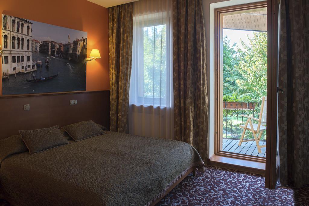 Pazaislis Park Hotel Kaunas Buitenkant foto