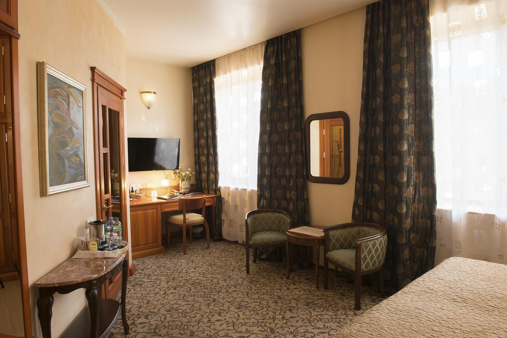 Pazaislis Park Hotel Kaunas Buitenkant foto